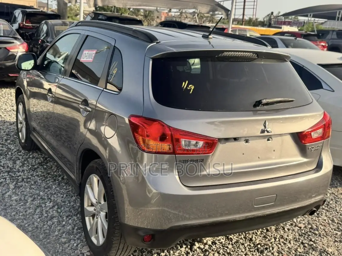 Mitsubishi Outlander 2016 Gray