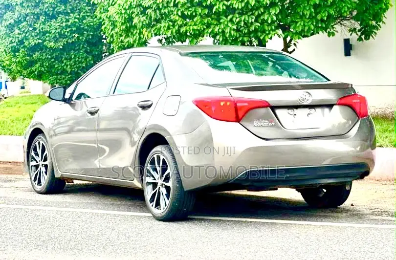 Toyota Corolla SE 4dr Sedan (1.8L 4cyl CVT) 2017