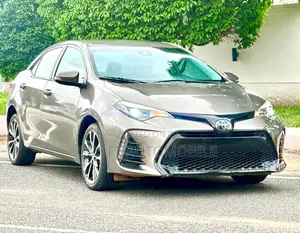 Toyota Corolla SE 4dr Sedan (1.8L 4cyl CVT) 2017