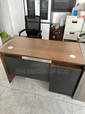 Strong and Simple Officetable