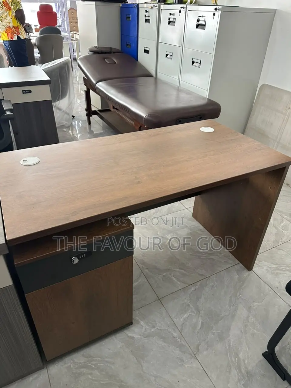 Strong and Simple Officetable