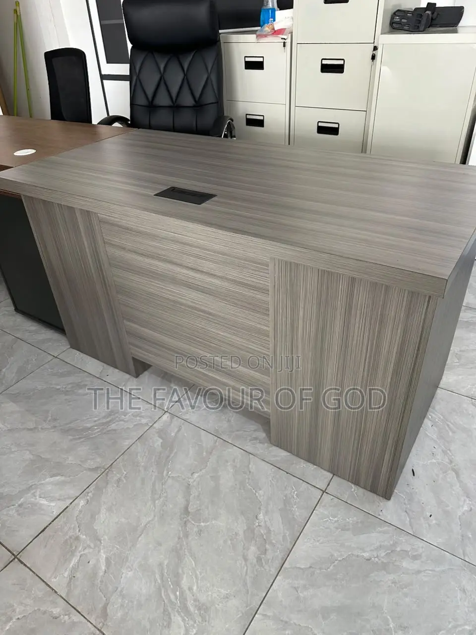 A Wellmade Lockable Office Table