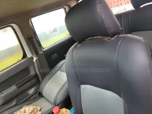 Nissan Hardbody 2005 White