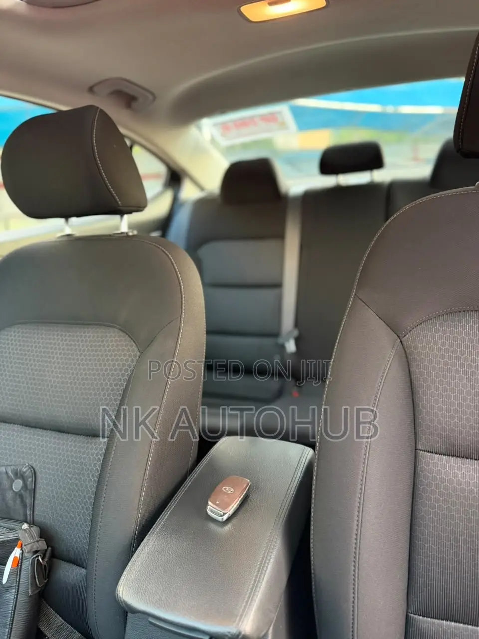Hyundai Elantra Limited Sedan FWD (2.0L 4cyl 6A) 2017 Silver