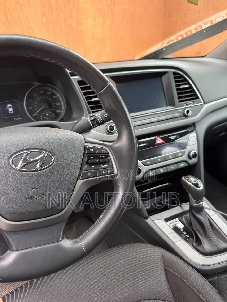 Hyundai Elantra Limited Sedan FWD (2.0L 4cyl 6A) 2017 Silver