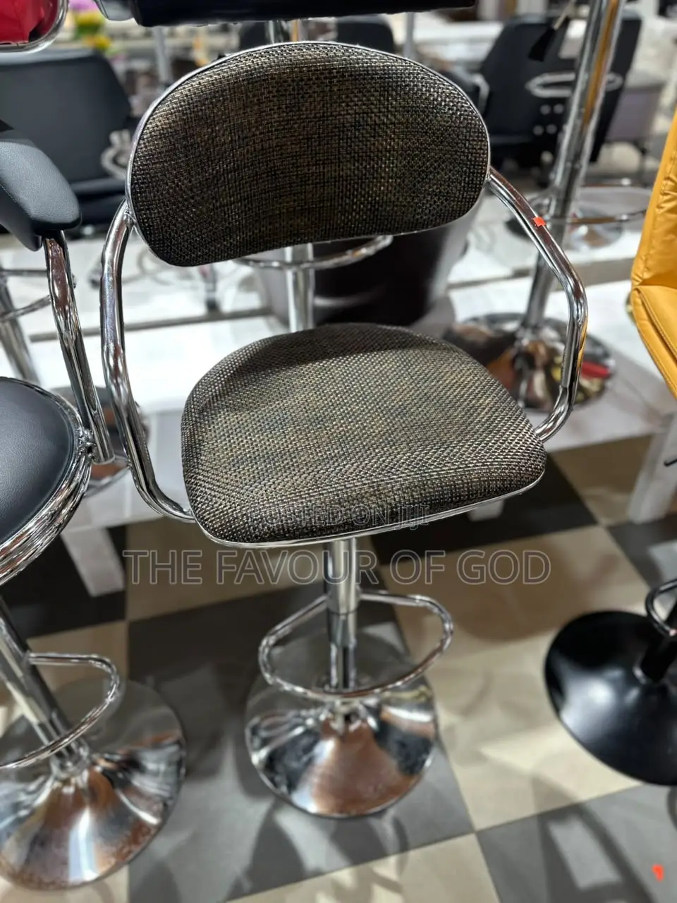 An Aesthetically Pleasing Bar Chair