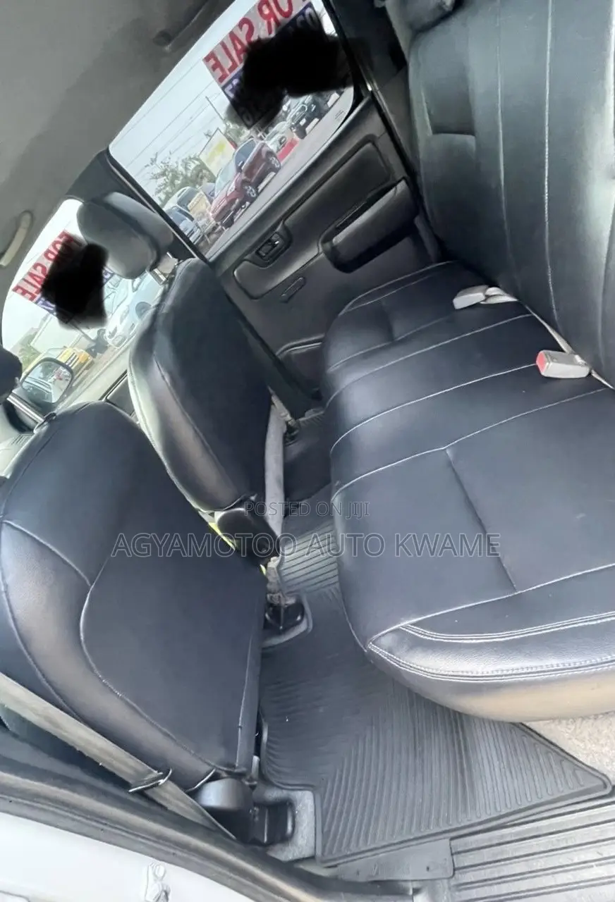 Toyota Hilux 2023 White