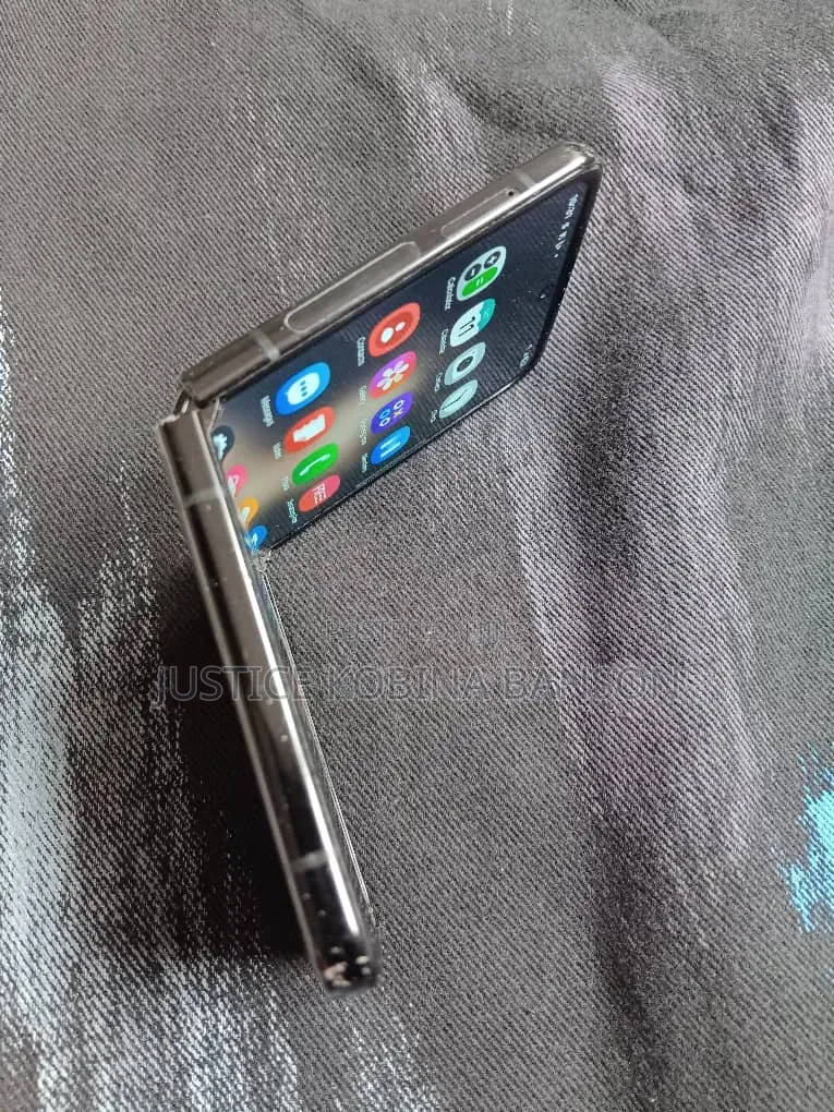 Samsung Galaxy Z Flip3 5G 128 GB Black