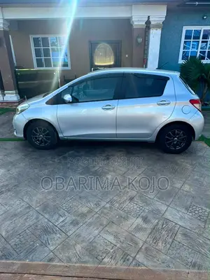 Toyota Vitz 2013 Silver