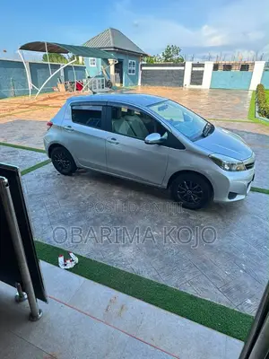 Toyota Vitz 2013 Silver