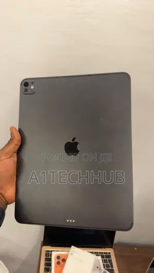 Apple iPad Pro 13 (2025) 256 GB Black