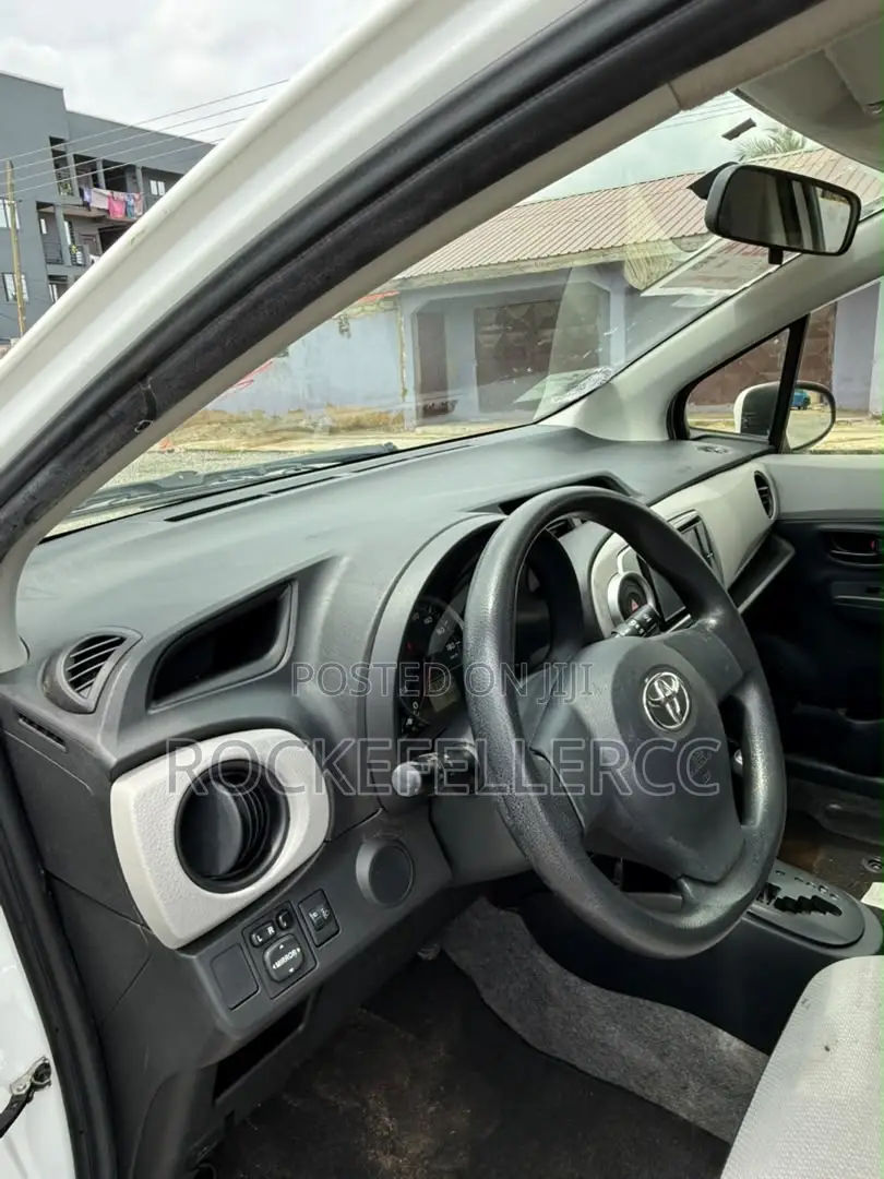 Toyota Vitz 1.3 FWD 3dr 2013 White