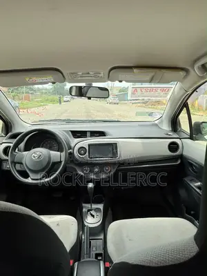 Toyota Vitz 1.3 FWD 3dr 2013 White
