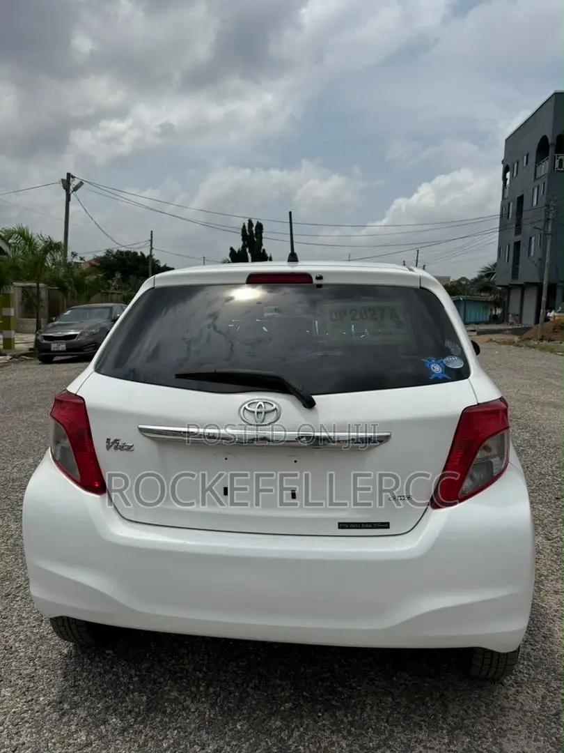 Toyota Vitz 1.3 FWD 3dr 2013 White