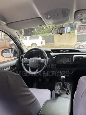 New Toyota Hilux 2025 White