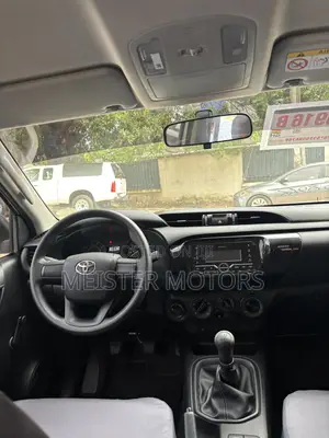 New Toyota Hilux 2025 White
