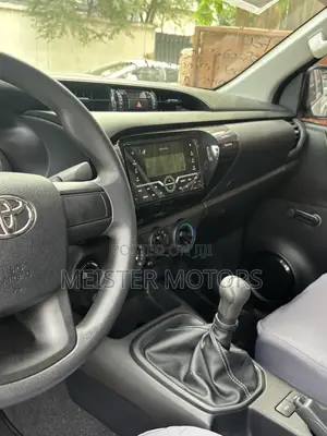 New Toyota Hilux 2025 White