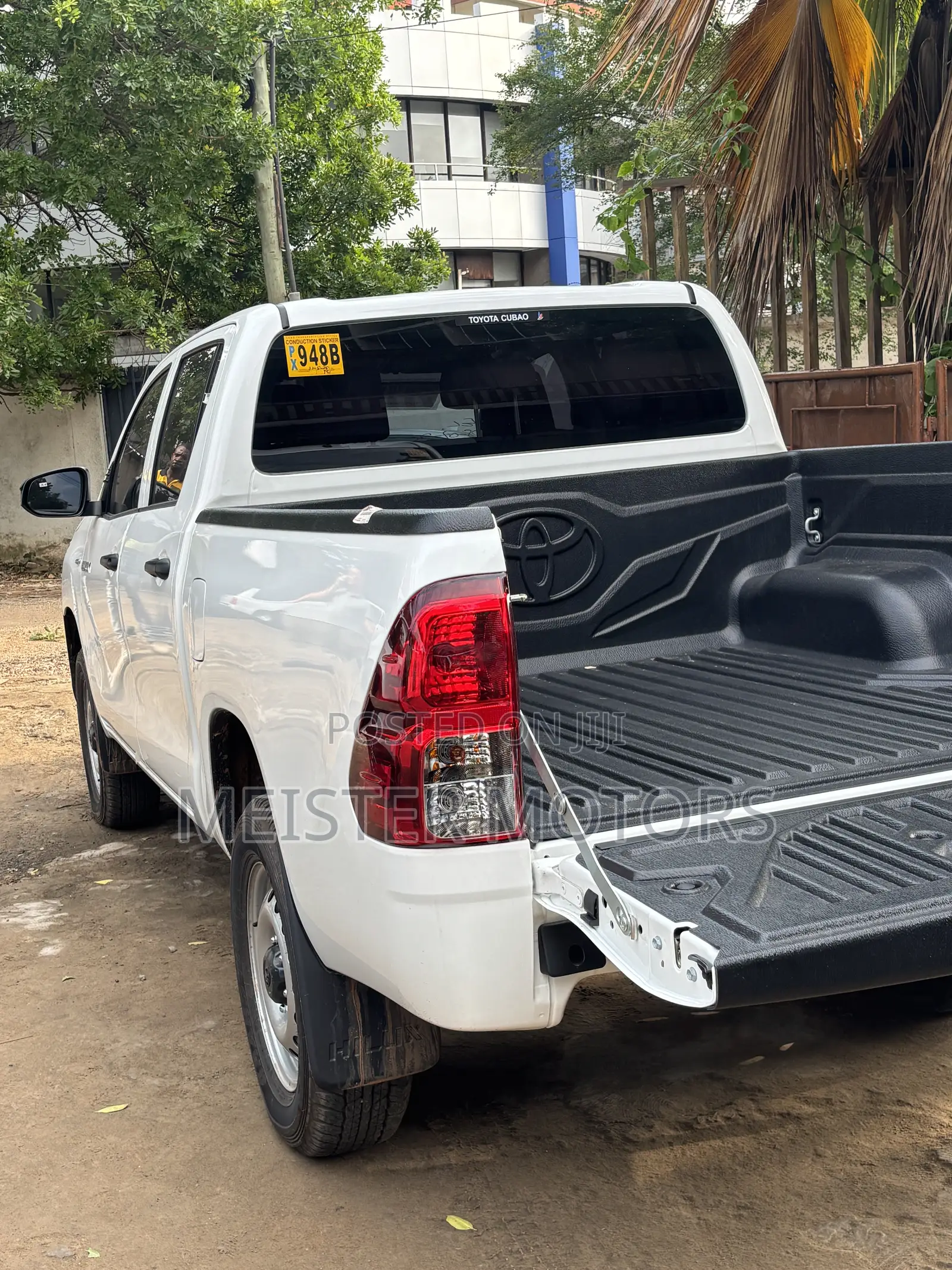 New Toyota Hilux 2025 White