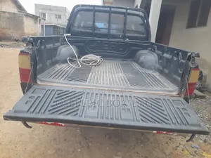 Toyota Hilux 2003 Black