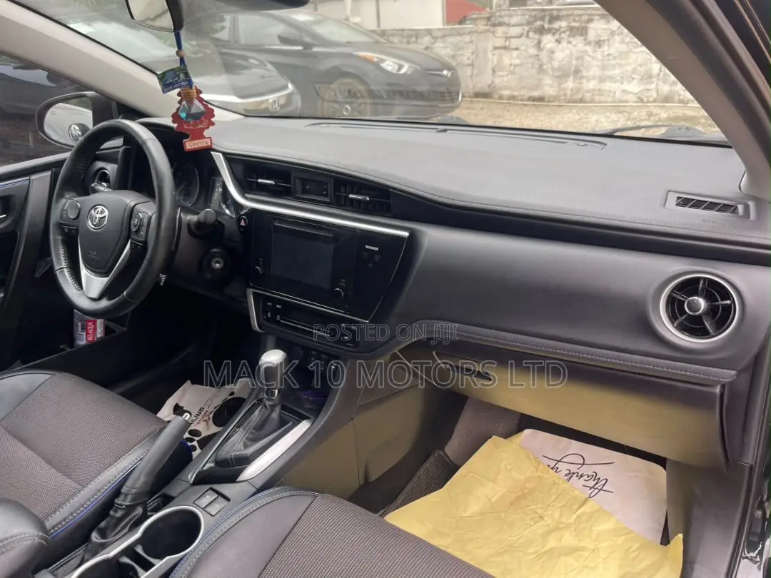 Toyota Corolla SE Special Edition 4dr Sedan (1.8L 4cyl CVT) 2017 Black