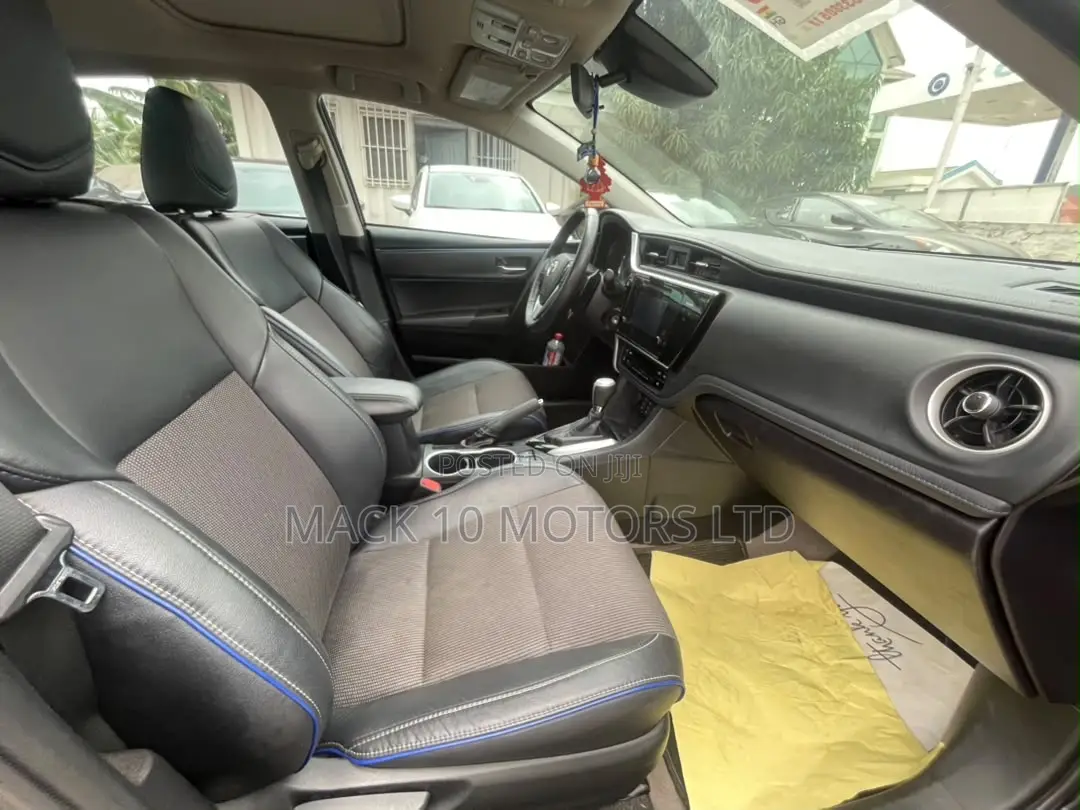 Toyota Corolla SE Special Edition 4dr Sedan (1.8L 4cyl CVT) 2017 Black