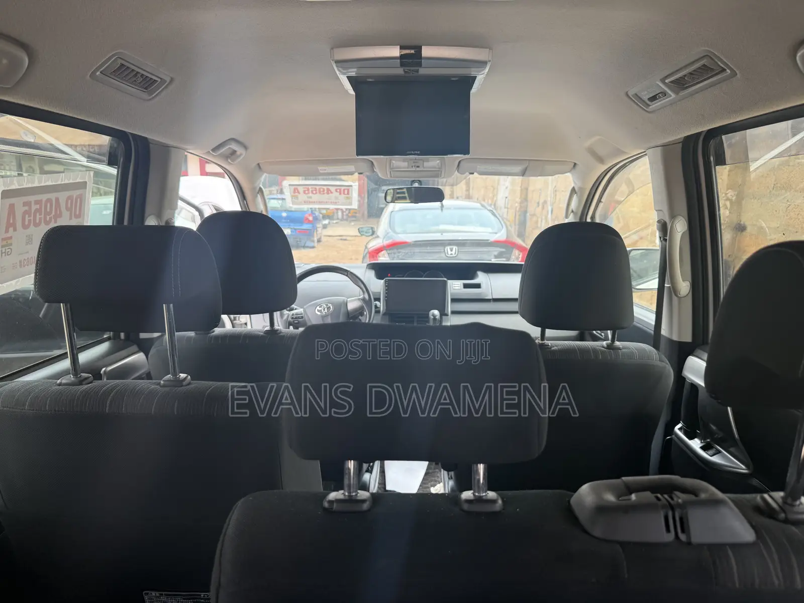Toyota Voxy X 2WD 8-Seater 2011 White