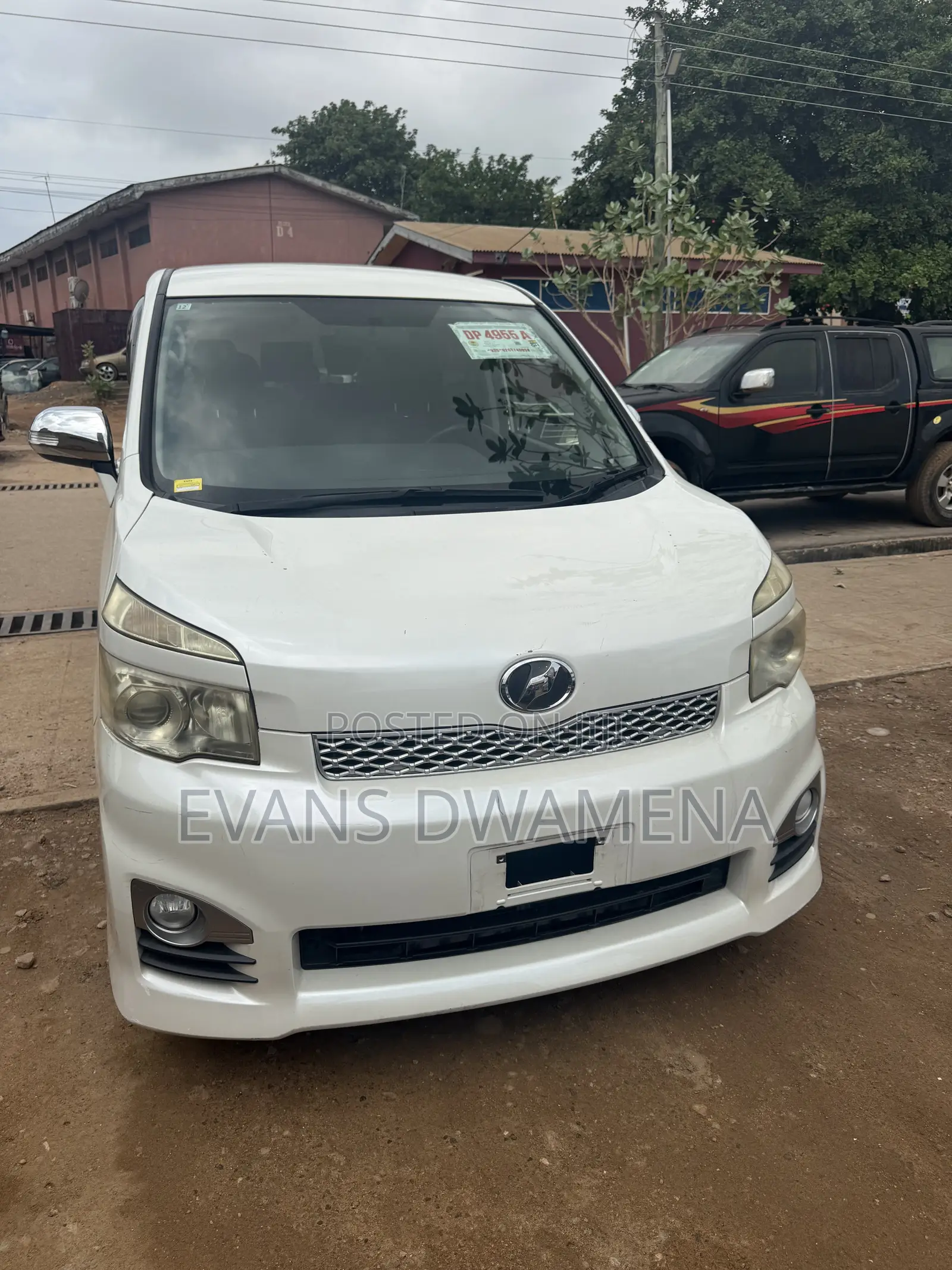 Toyota Voxy X 2WD 8-Seater 2011 White