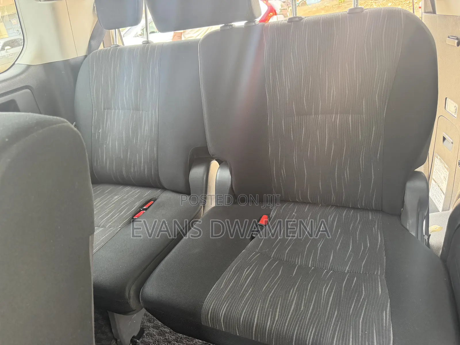 Toyota Voxy X 2WD 8-Seater 2011 White
