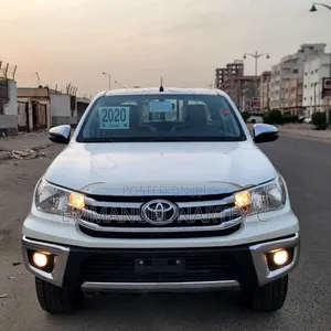 Toyota Hilux 2020 White