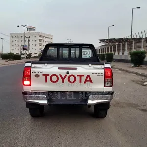 Toyota Hilux 2020 White