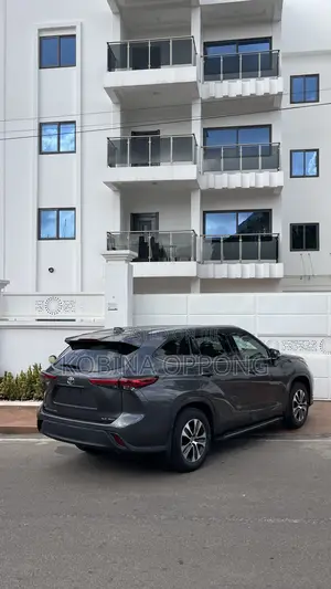 Toyota Highlander XLE 2022 Gray