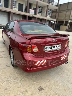 Toyota Corolla Base 4dr Sedan (1.8L 4cyl 5M) 2010 Red