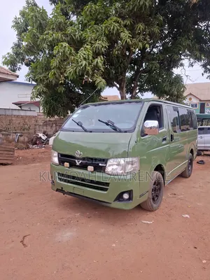 Toyota HiAce 2011 Green