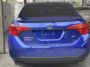Toyota Corolla SE (1.8L 4cyl 6M) 2018 Blue