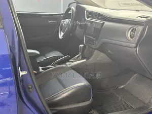 Toyota Corolla SE (1.8L 4cyl 6M) 2018 Blue