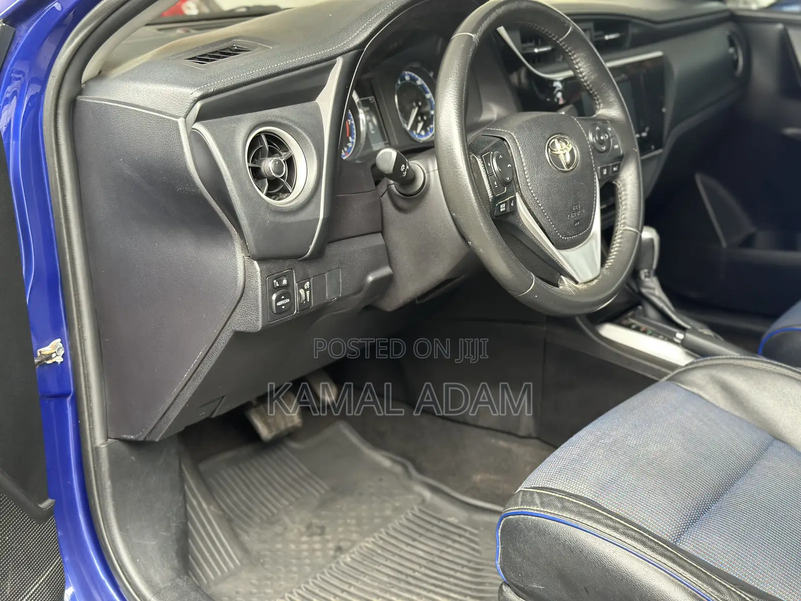 Toyota Corolla SE (1.8L 4cyl 6M) 2018 Blue