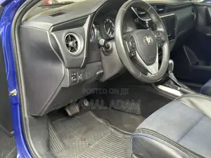 Toyota Corolla SE (1.8L 4cyl 6M) 2018 Blue