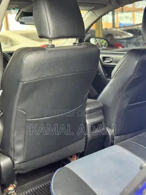 Toyota Corolla SE (1.8L 4cyl 6M) 2018 Blue