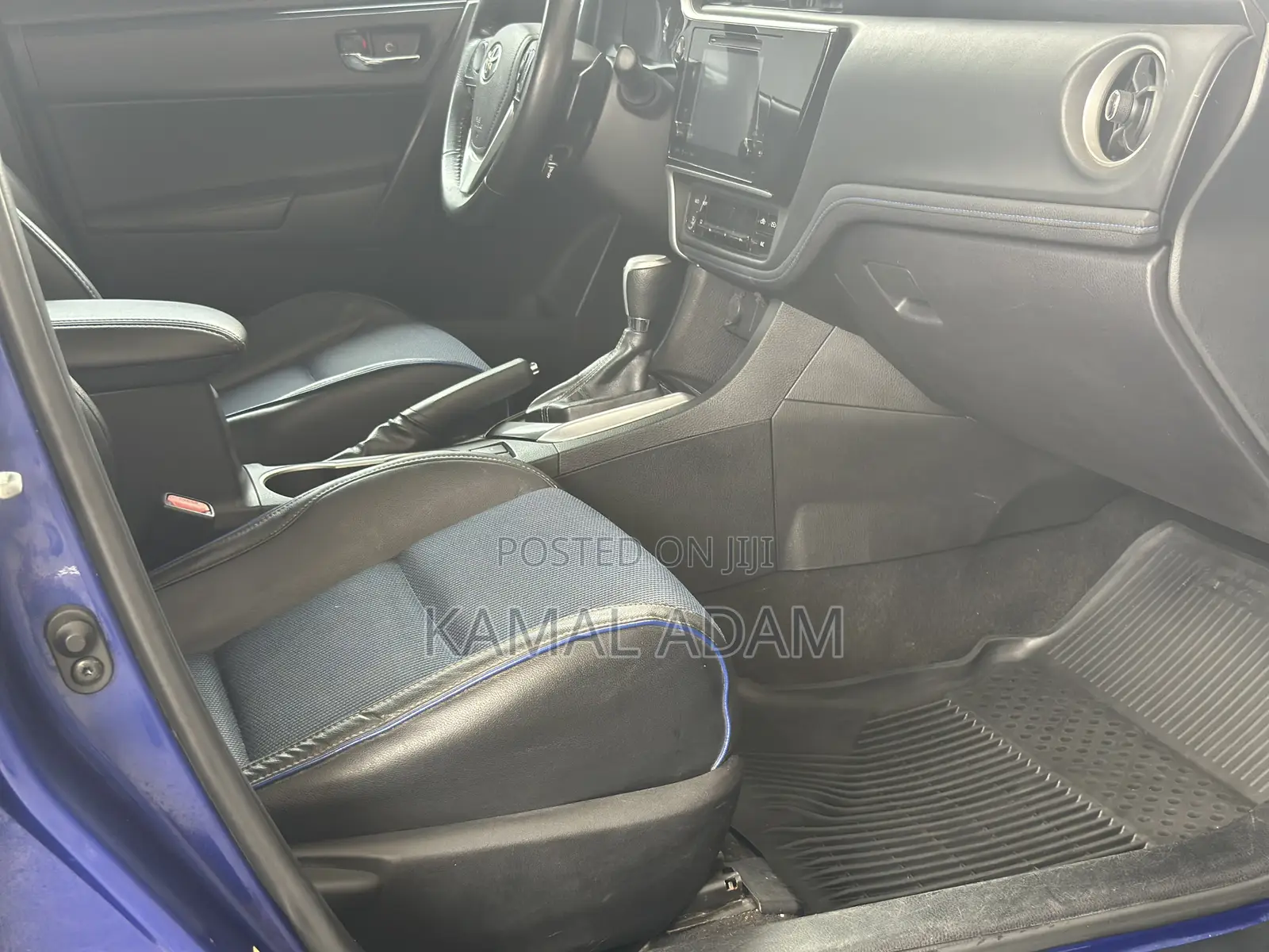 Toyota Corolla SE (1.8L 4cyl 6M) 2018 Blue