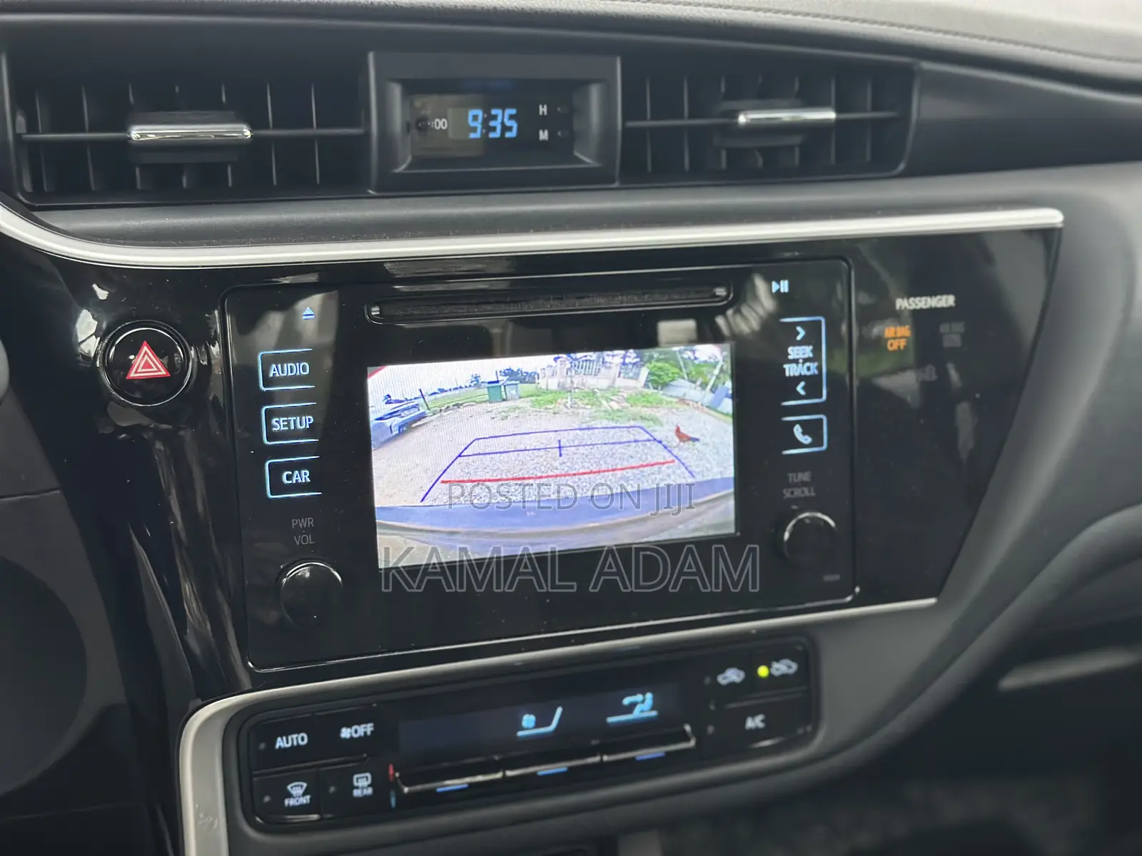 Toyota Corolla SE (1.8L 4cyl 6M) 2018 Blue