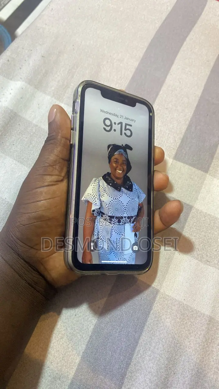 Apple iPhone XR 64 GB White