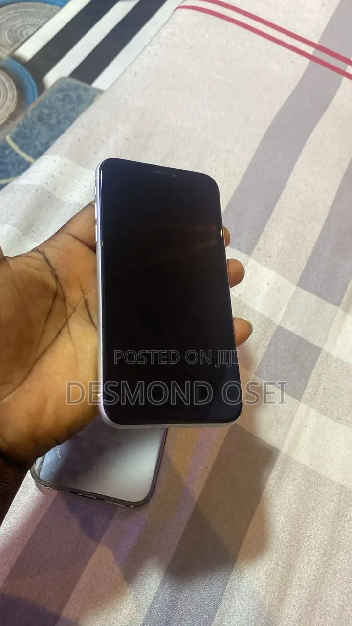 Apple iPhone XR 64 GB White