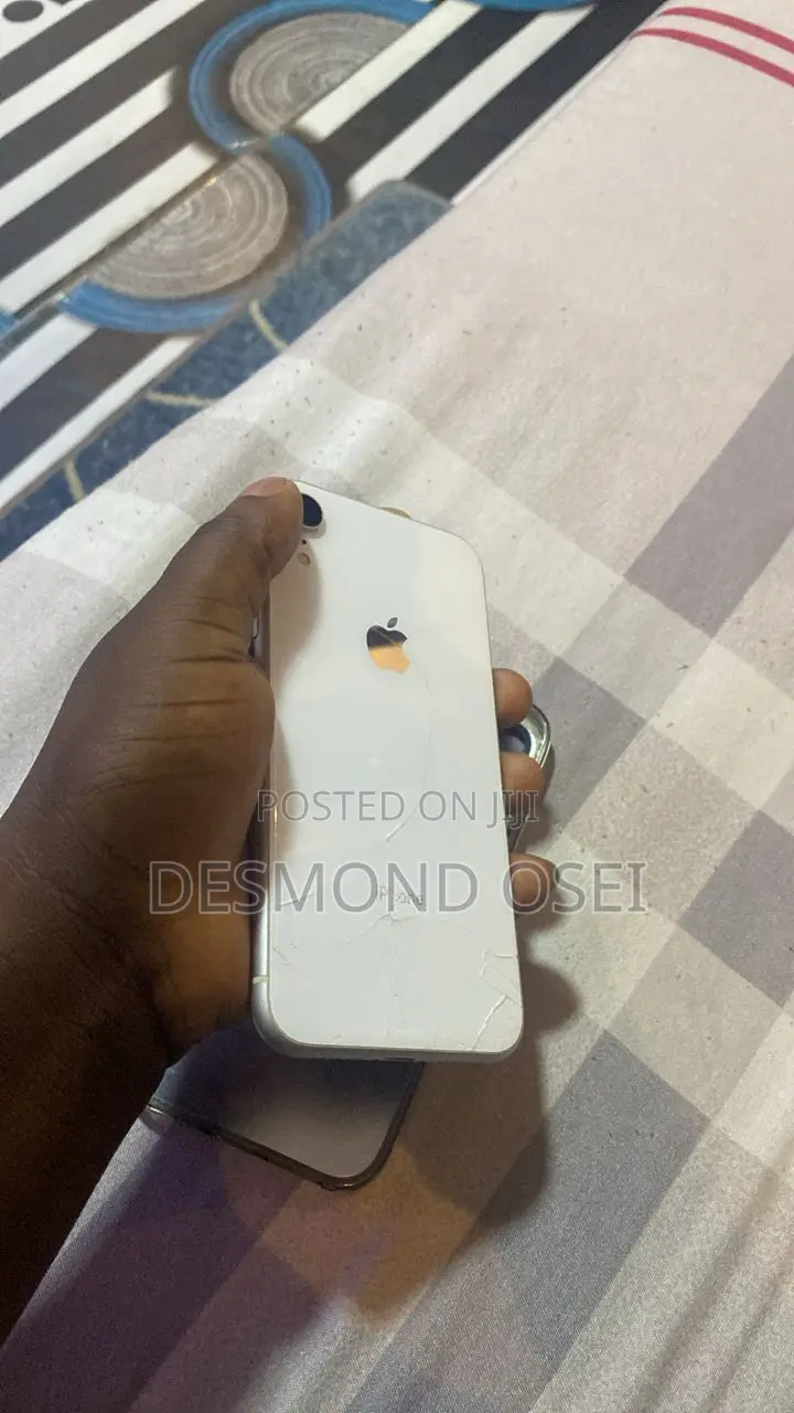 Apple iPhone XR 64 GB White