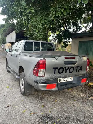 Toyota Hilux Revo Double Cab Petrol 2.7 AWD 2017 Gray