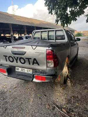 Toyota Hilux Revo Double Cab Petrol 2.7 AWD 2017 Gray