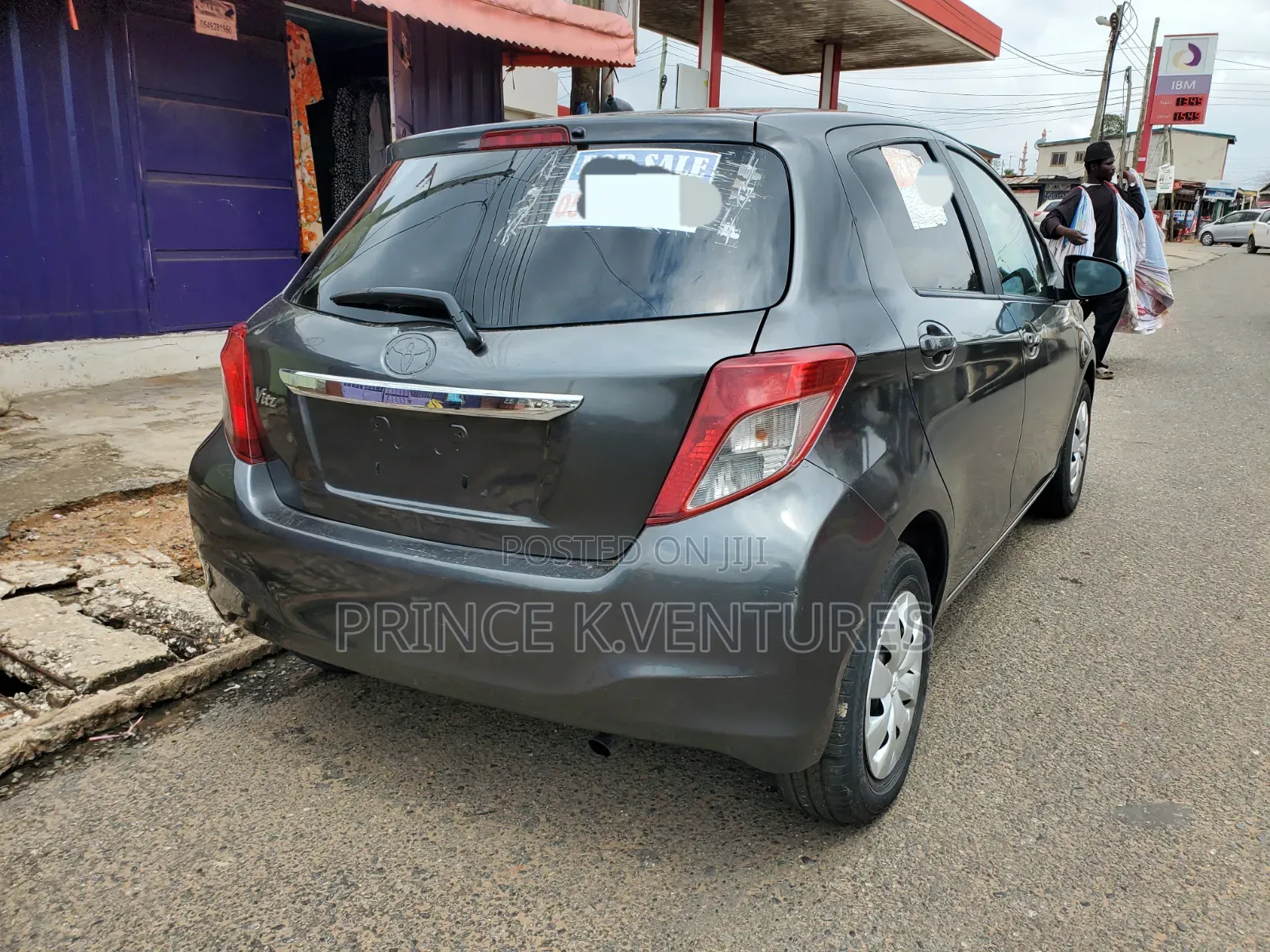 Toyota Vitz 1.3 AWD 5dr 2012 Gray