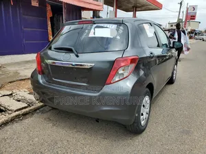 Toyota Vitz 1.3 AWD 5dr 2012 Gray