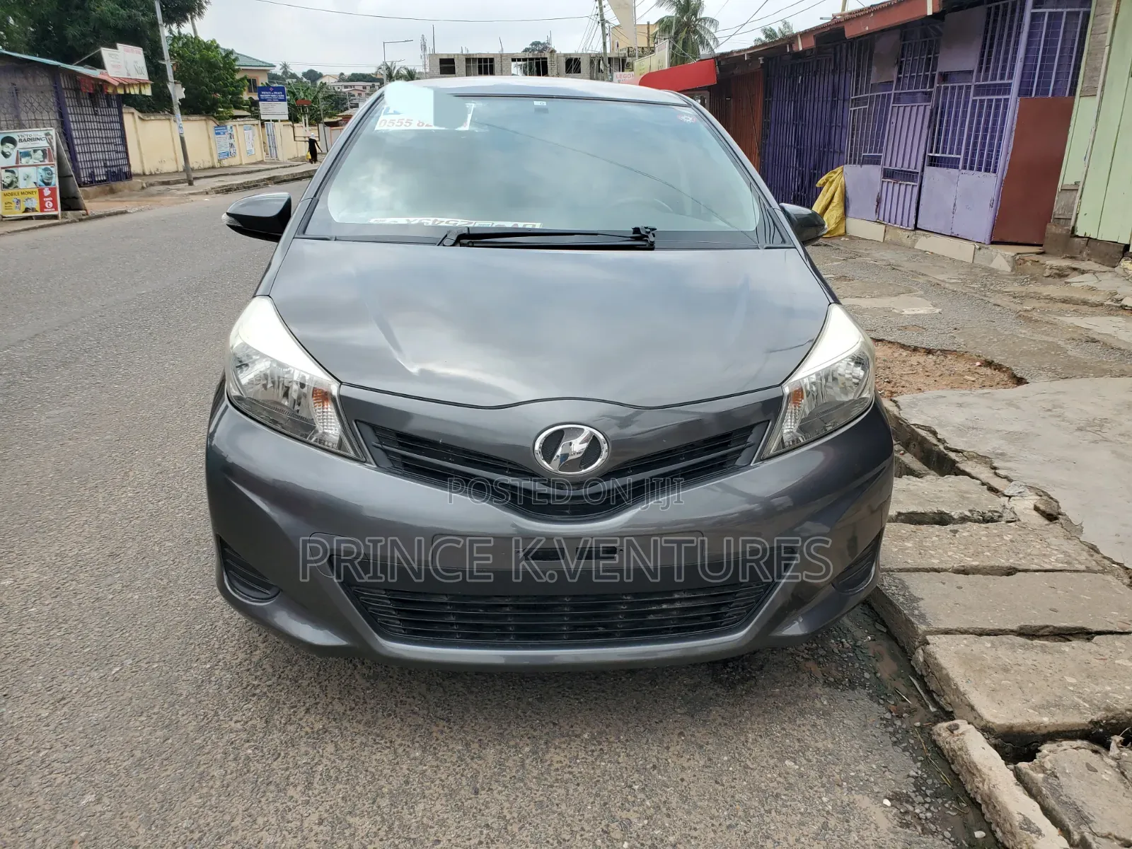 Toyota Vitz 1.3 AWD 5dr 2012 Gray
