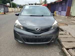 Toyota Vitz 1.3 AWD 5dr 2012 Gray