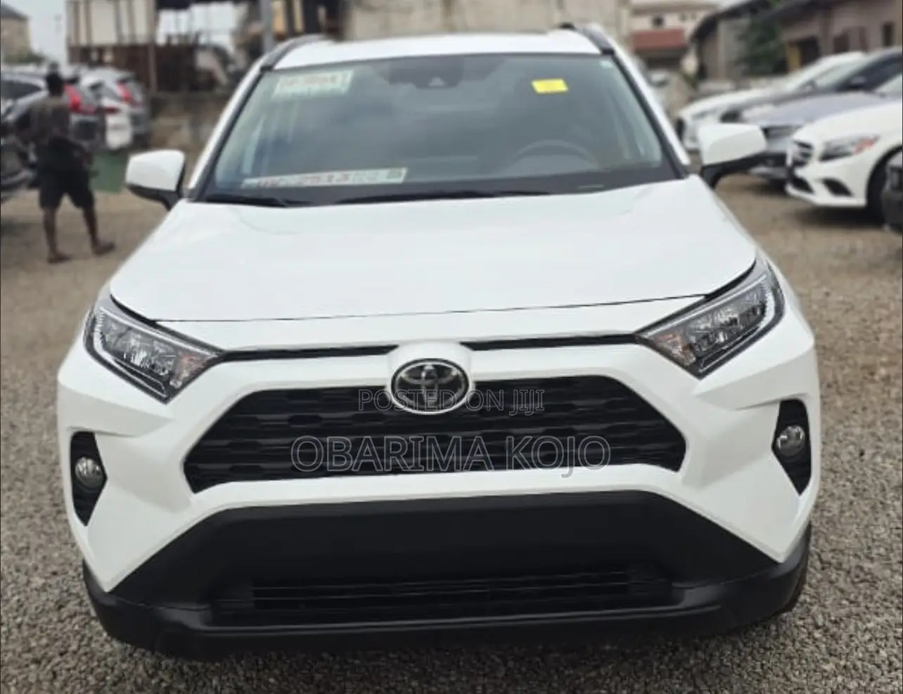 Toyota RAV4 XLE 2022 Off white